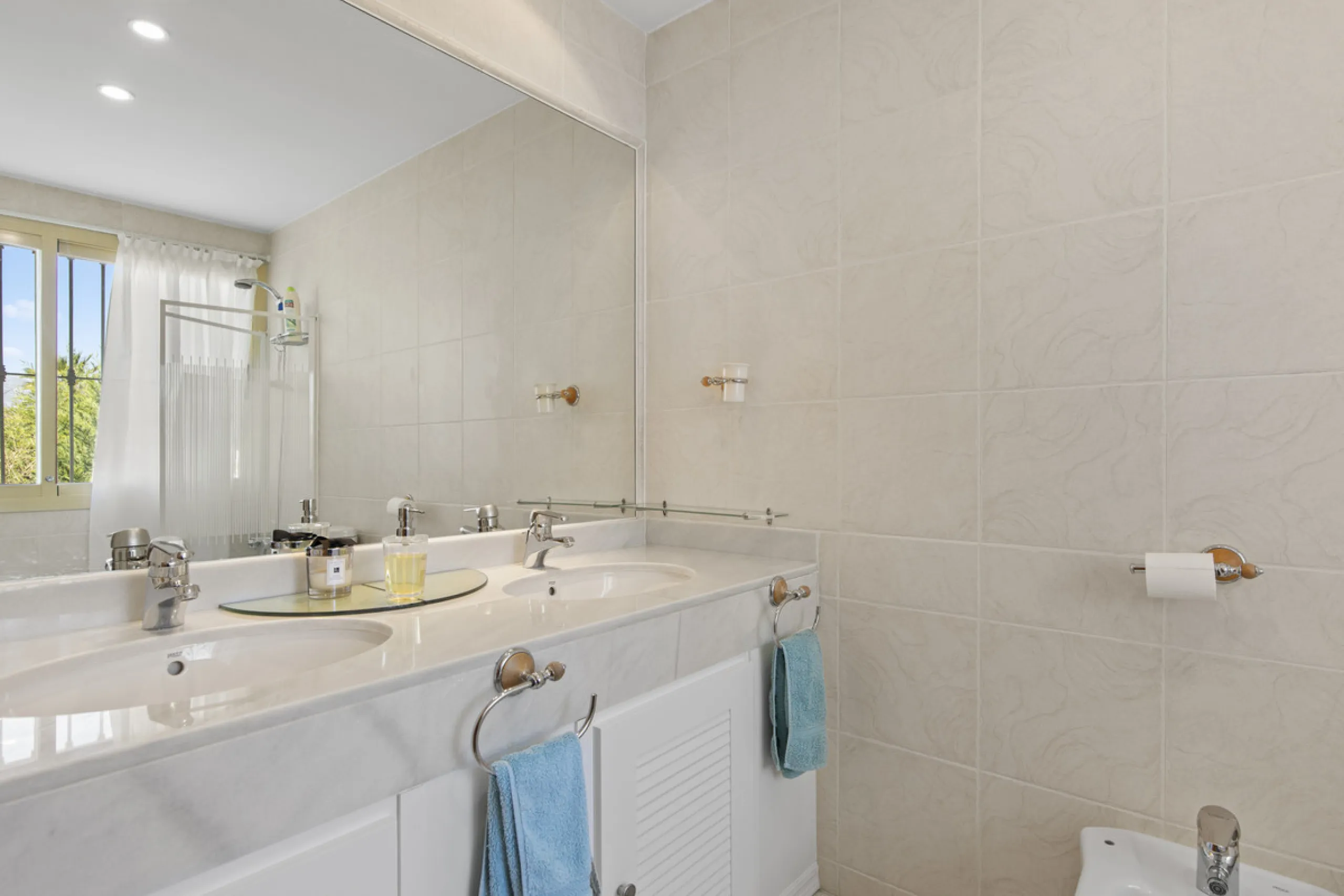 This beautifully presented villa is set within a small, secure gated community, offering privacy, peace of mind, and a wonderful sense of exclusivity. Boasting beautiful sea and golf views, the property enjoys a tranquil setting while remaining convenient