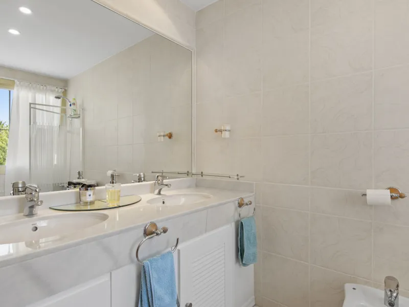 This beautifully presented villa is set within a small, secure gated community, offering privacy, peace of mind, and a wonderful sense of exclusivity. Boasting beautiful sea and golf views, the property enjoys a tranquil setting while remaining convenient