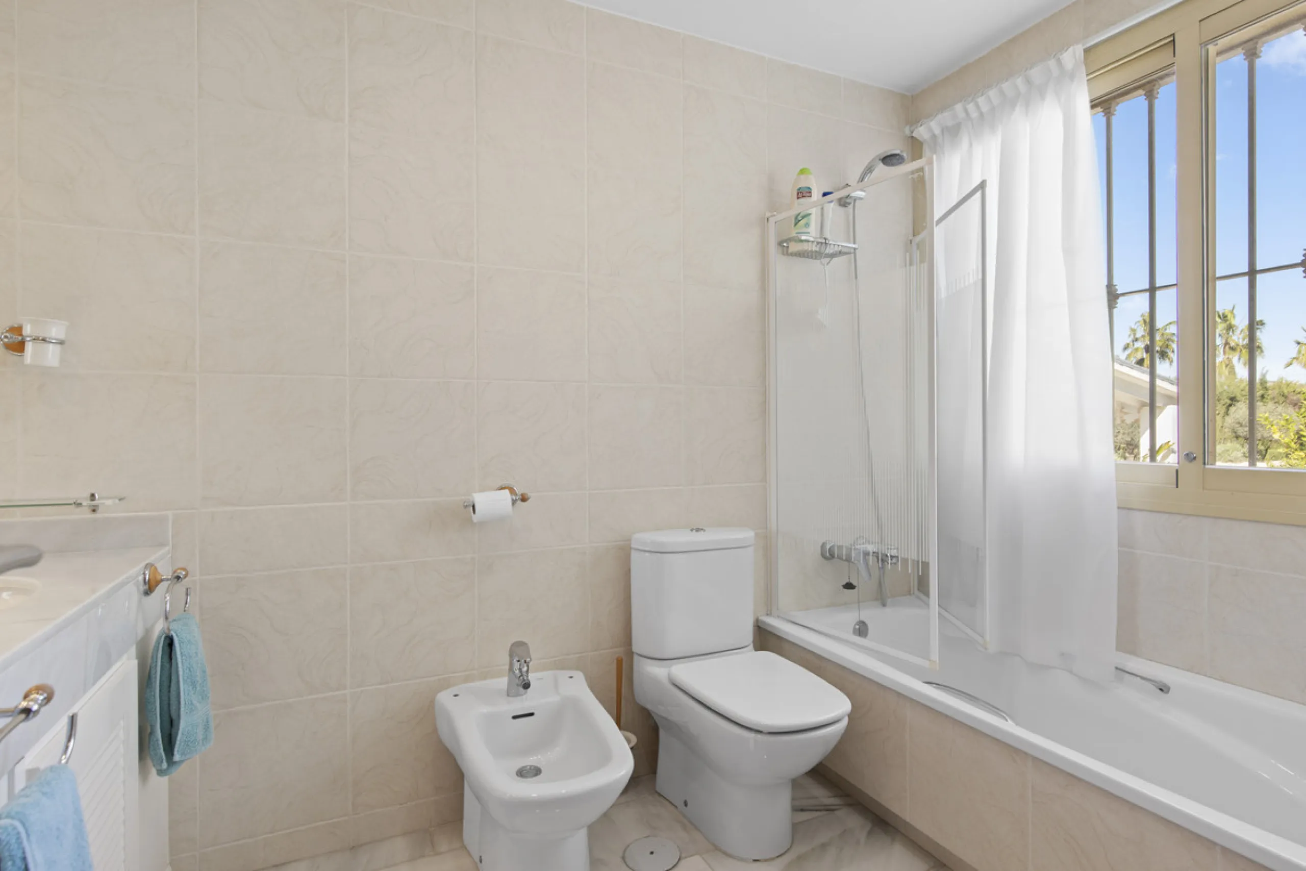 This beautifully presented villa is set within a small, secure gated community, offering privacy, peace of mind, and a wonderful sense of exclusivity. Boasting beautiful sea and golf views, the property enjoys a tranquil setting while remaining convenient