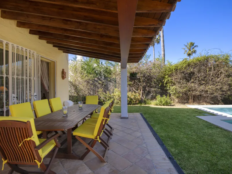 This beautifully presented villa is set within a small, secure gated community, offering privacy, peace of mind, and a wonderful sense of exclusivity. Boasting beautiful sea and golf views, the property enjoys a tranquil setting while remaining convenient