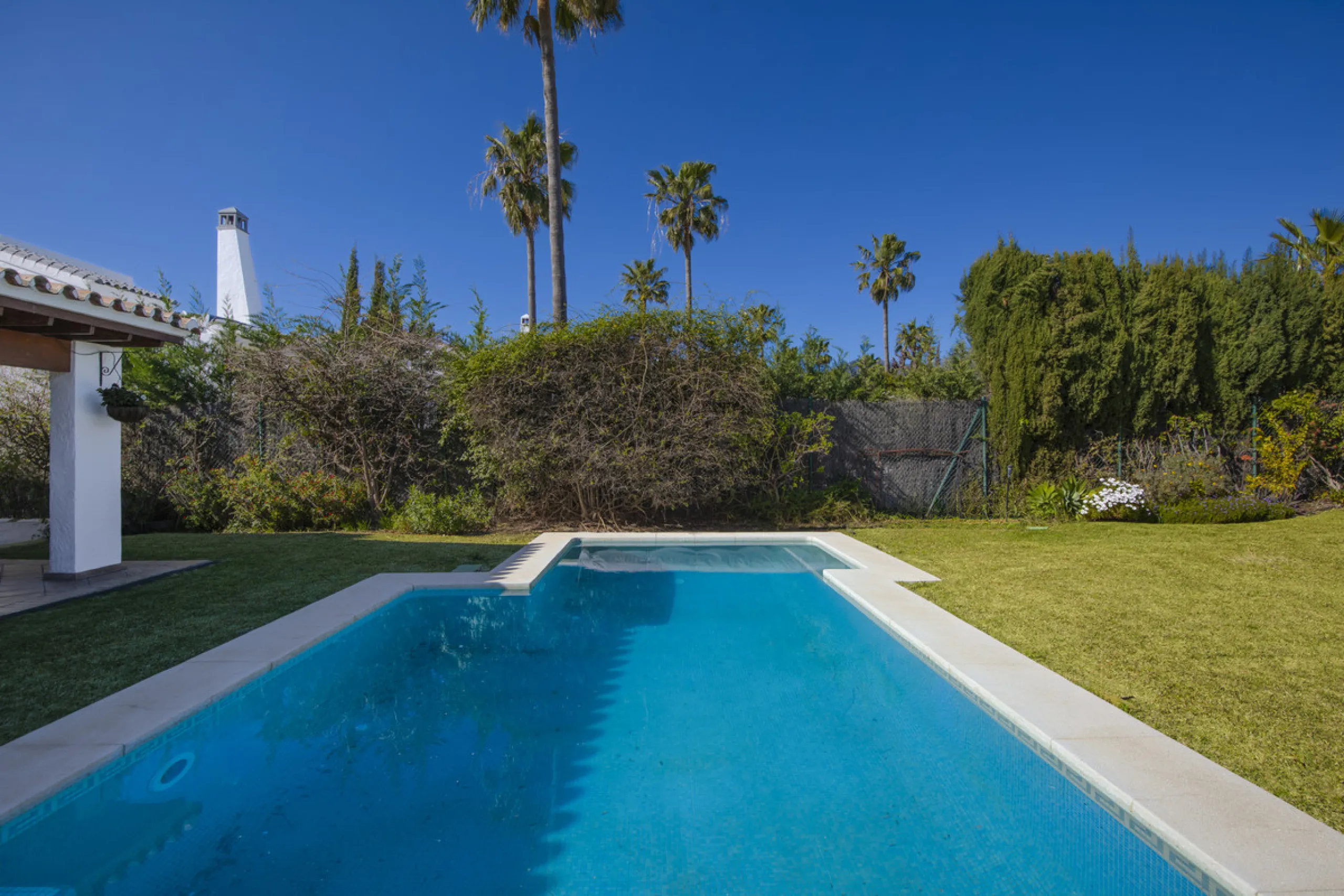 This beautifully presented villa is set within a small, secure gated community, offering privacy, peace of mind, and a wonderful sense of exclusivity. Boasting beautiful sea and golf views, the property enjoys a tranquil setting while remaining convenient
