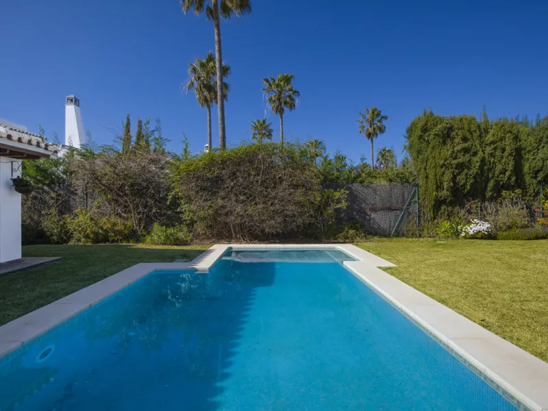 This beautifully presented villa is set within a small, secure gated community, offering privacy, peace of mind, and a wonderful sense of exclusivity. Boasting beautiful sea and golf views, the property enjoys a tranquil setting while remaining convenient