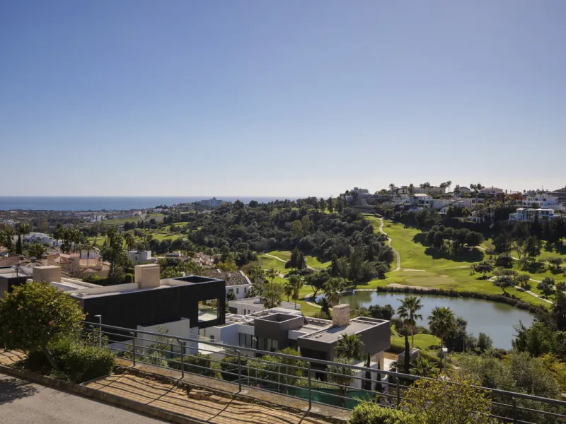This beautifully presented villa is set within a small, secure gated community, offering privacy, peace of mind, and a wonderful sense of exclusivity. Boasting beautiful sea and golf views, the property enjoys a tranquil setting while remaining convenient