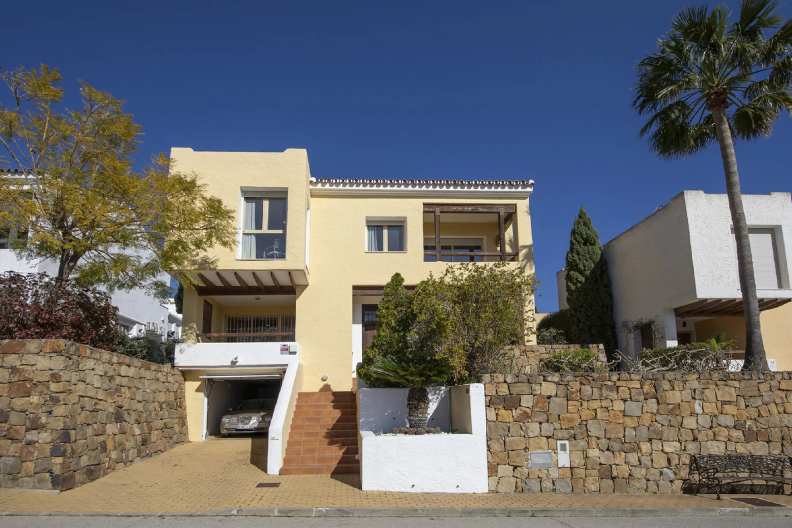This beautifully presented villa is set within a small, secure gated community, offering privacy, peace of mind, and a wonderful sense of exclusivity. Boasting beautiful sea and golf views, the property enjoys a tranquil setting while remaining convenient