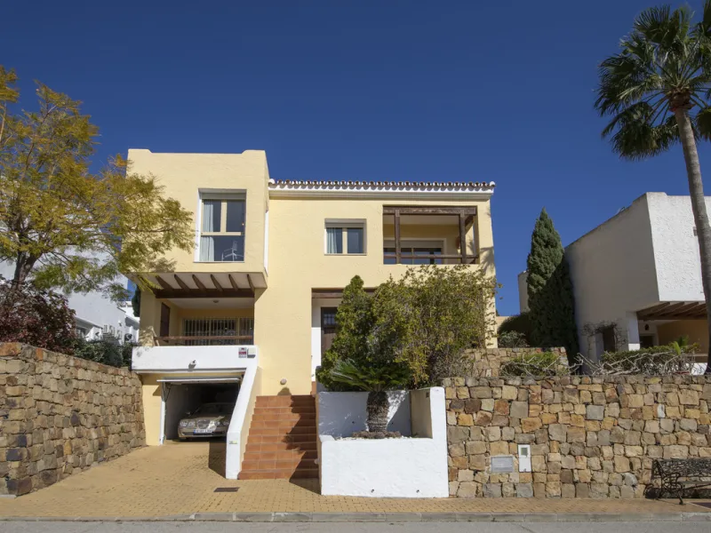 This beautifully presented villa is set within a small, secure gated community, offering privacy, peace of mind, and a wonderful sense of exclusivity. Boasting beautiful sea and golf views, the property enjoys a tranquil setting while remaining convenient