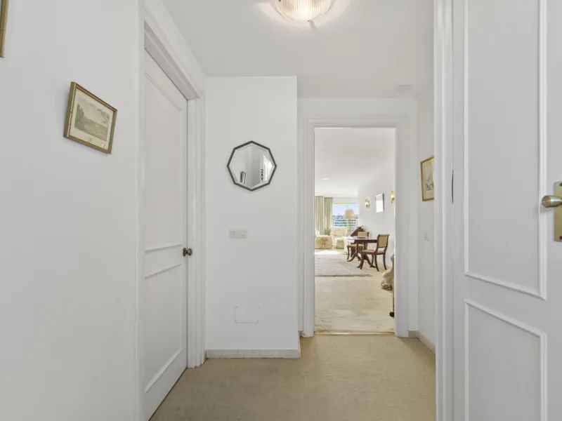 Discover a rare opportunity to own a very spacious apartment in the highly coveted area of Guadalmina Alta. This exceptional property is in an unbeatable location.