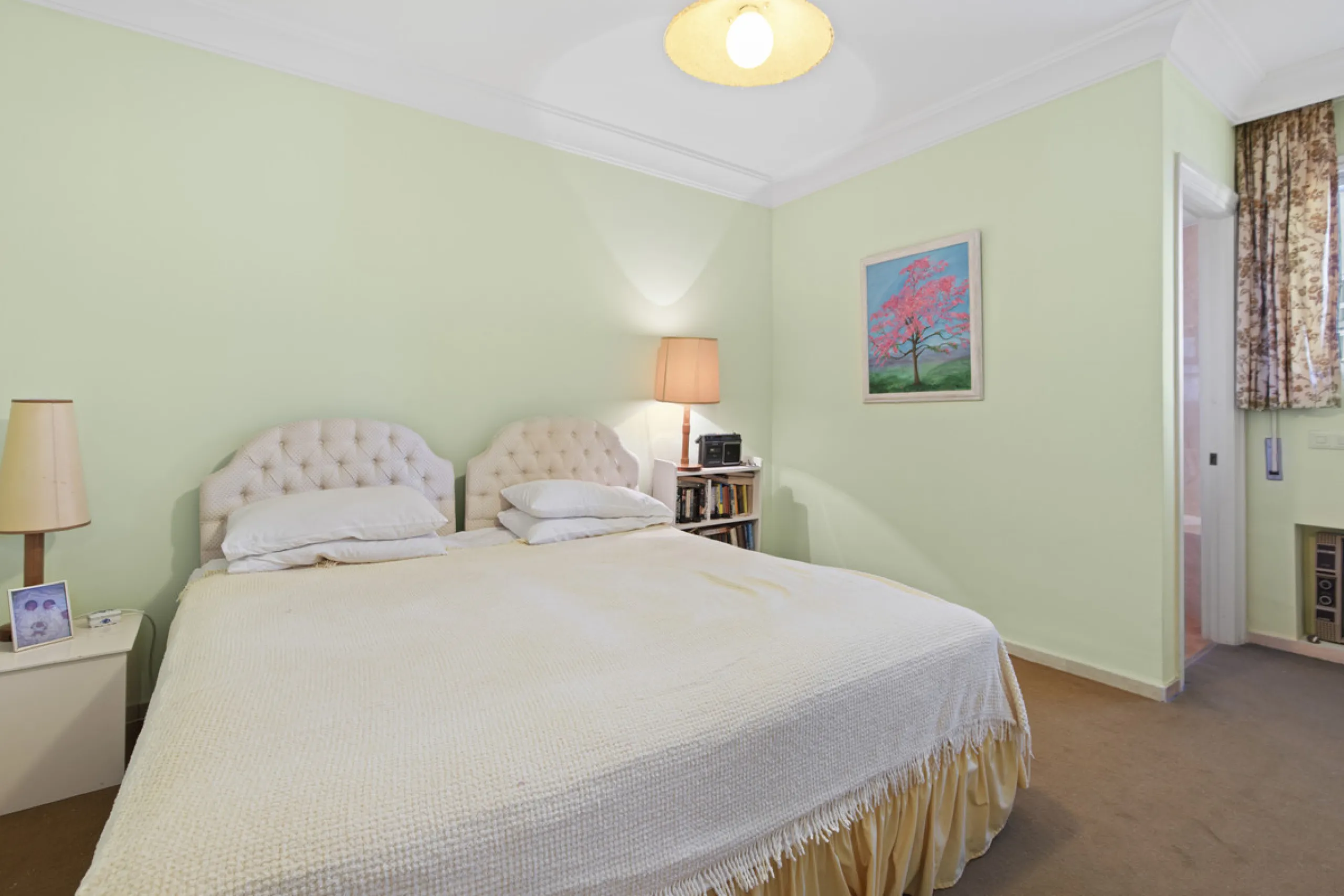 Discover a rare opportunity to own a very spacious apartment in the highly coveted area of Guadalmina Alta. This exceptional property is in an unbeatable location.