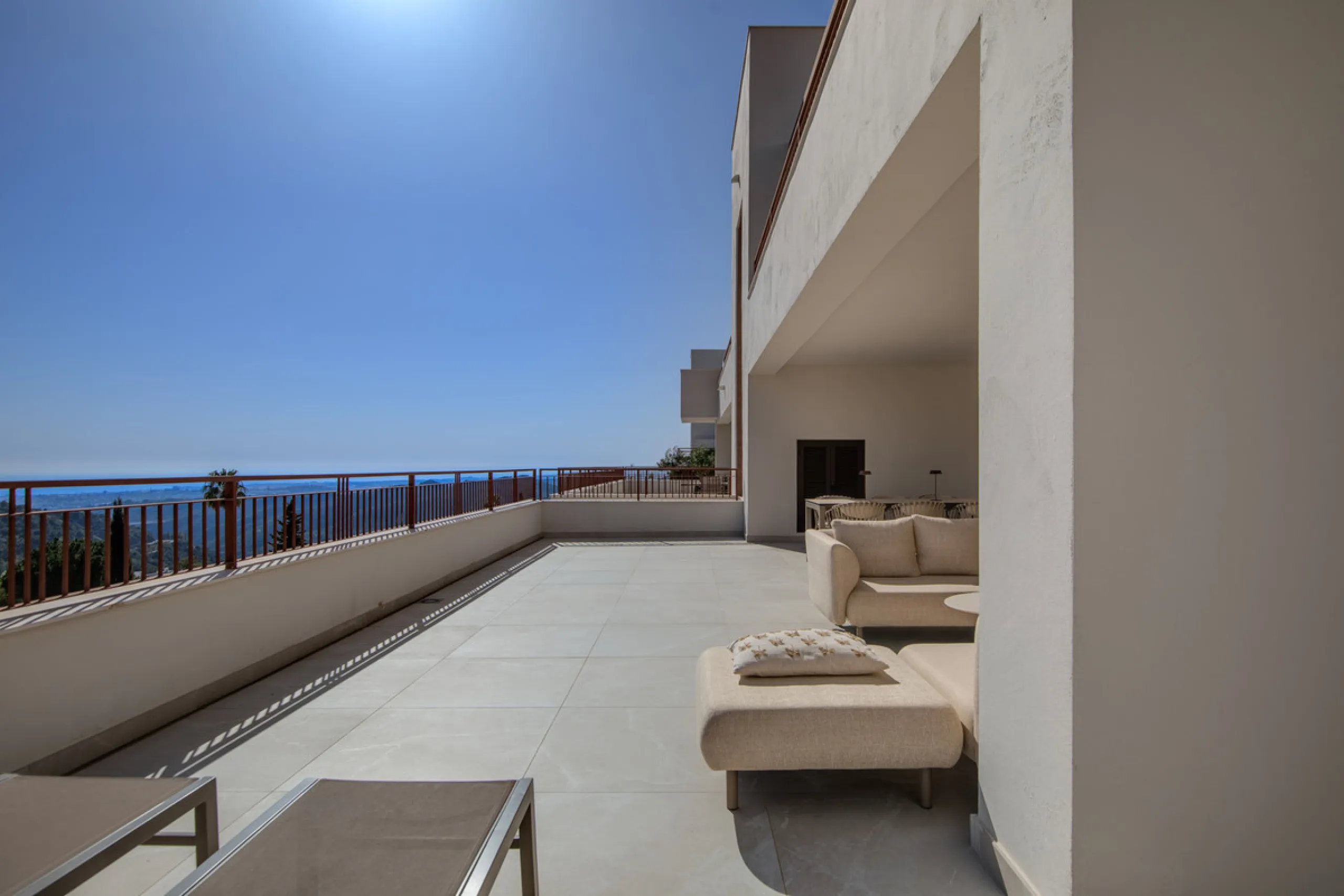 Apartment - Middle Floor Apartment в продаже в Istán, Málaga. В доме 3 спален и 2 ванных комнат. Площадь дома 203 м²