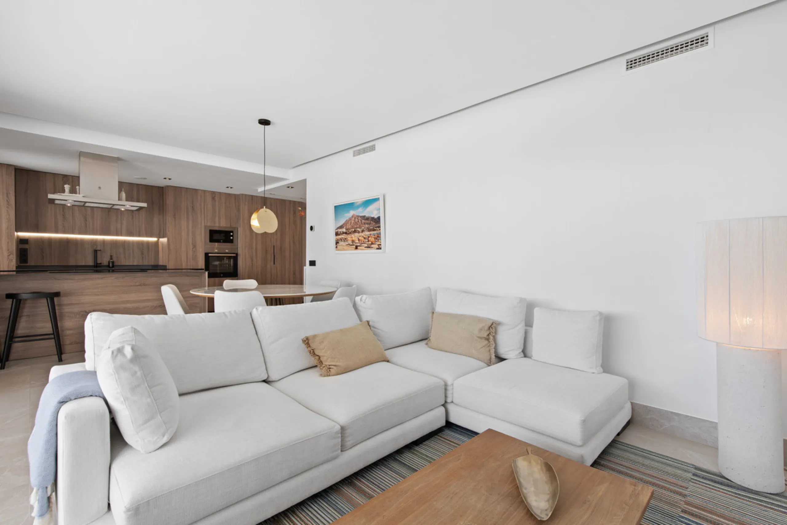 Apartment - Middle Floor Apartment в продаже в Istán, Málaga. В доме 3 спален и 2 ванных комнат. Площадь дома 203 м²