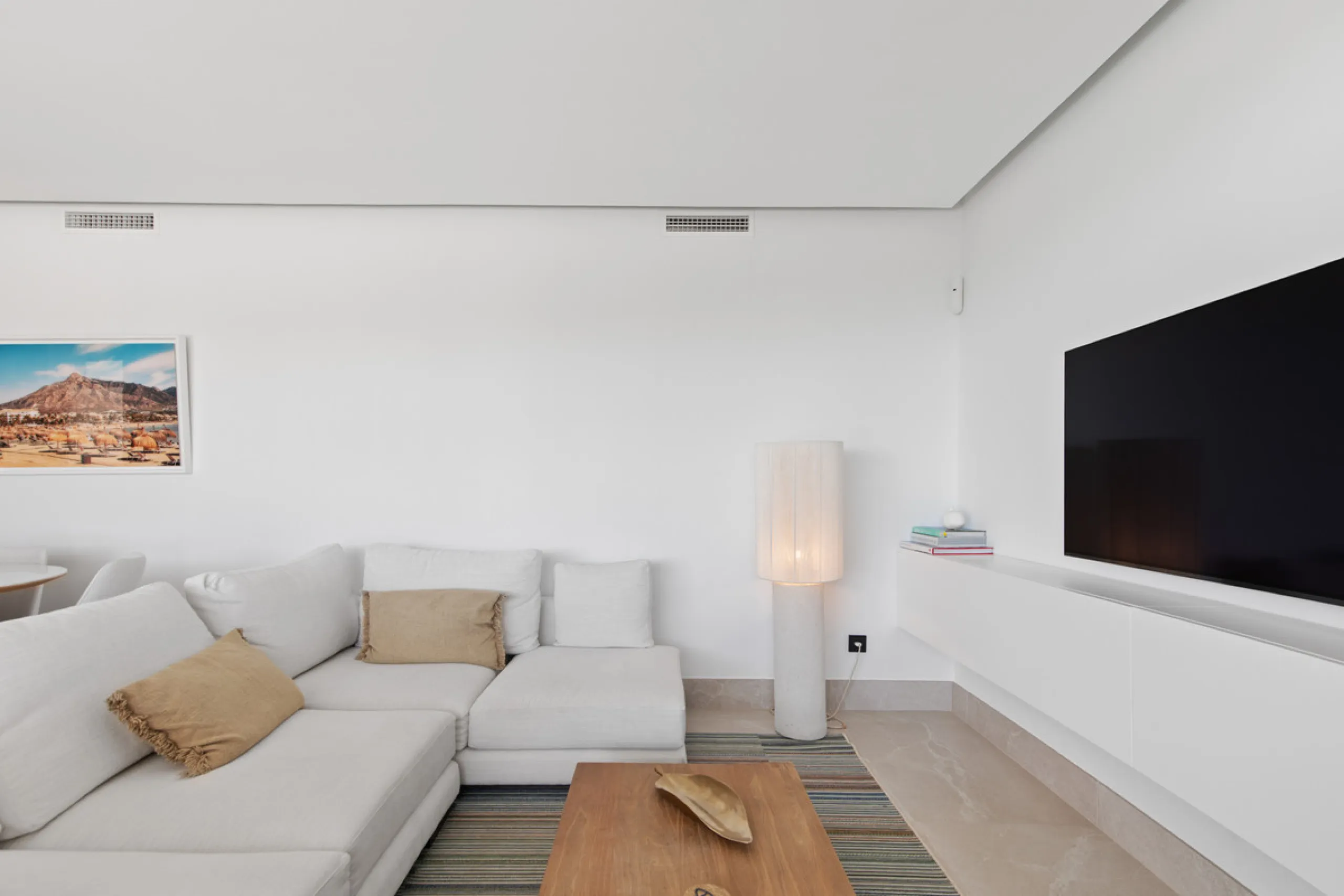Apartment - Middle Floor Apartment в продаже в Istán, Málaga. В доме 3 спален и 2 ванных комнат. Площадь дома 203 м²