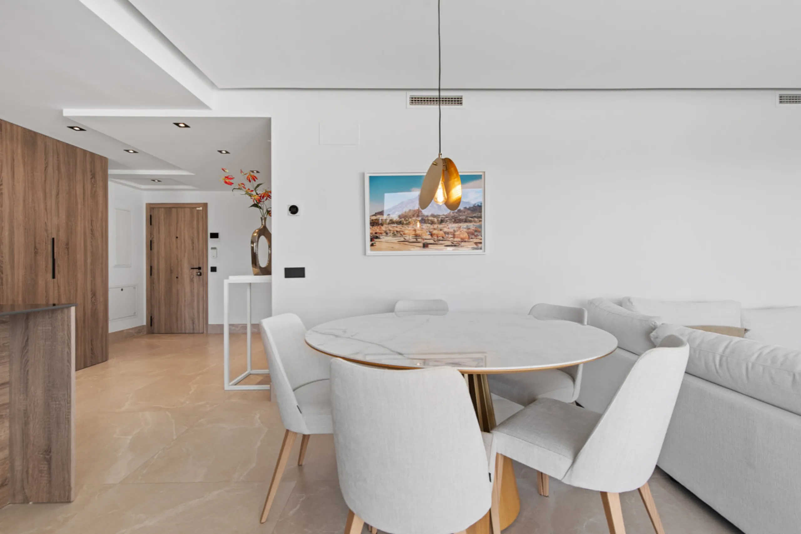 Apartment - Middle Floor Apartment в продаже в Istán, Málaga. В доме 3 спален и 2 ванных комнат. Площадь дома 203 м²
