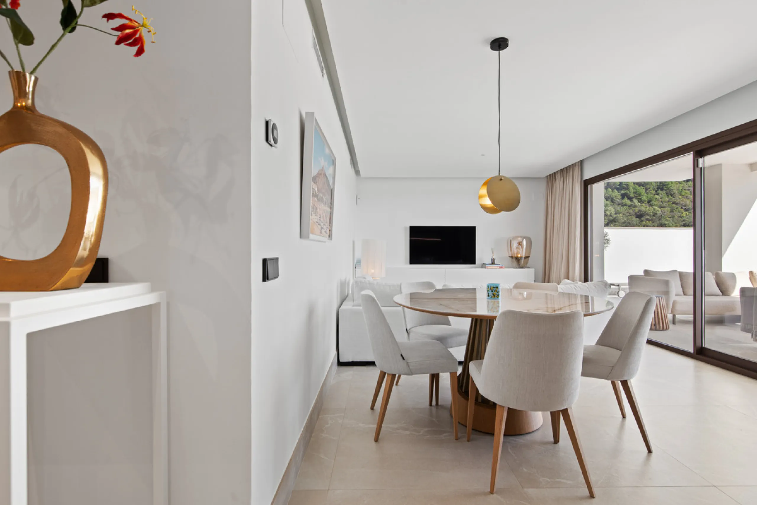Apartment - Middle Floor Apartment в продаже в Istán, Málaga. В доме 3 спален и 2 ванных комнат. Площадь дома 203 м²