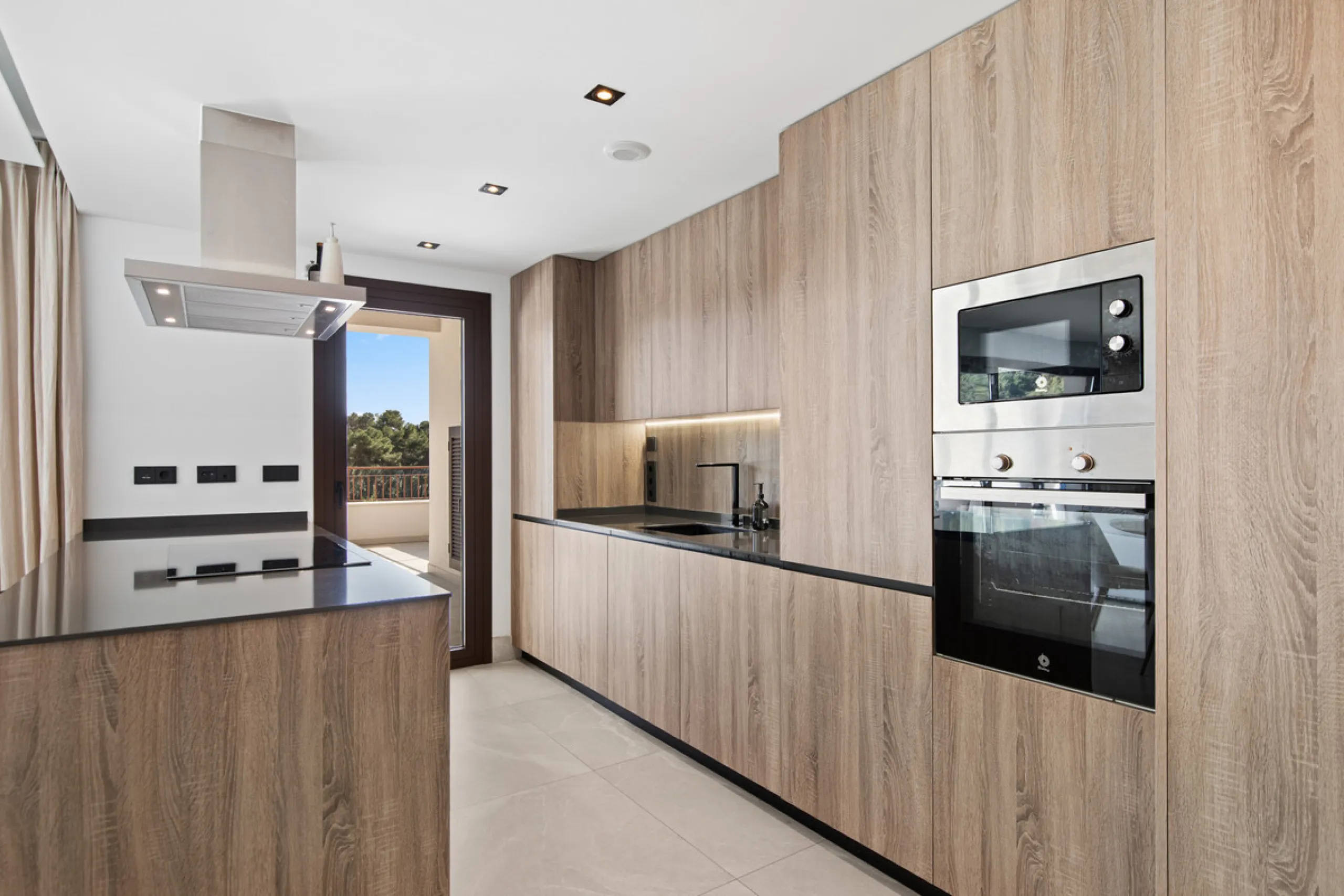 Apartment - Middle Floor Apartment в продаже в Istán, Málaga. В доме 3 спален и 2 ванных комнат. Площадь дома 203 м²