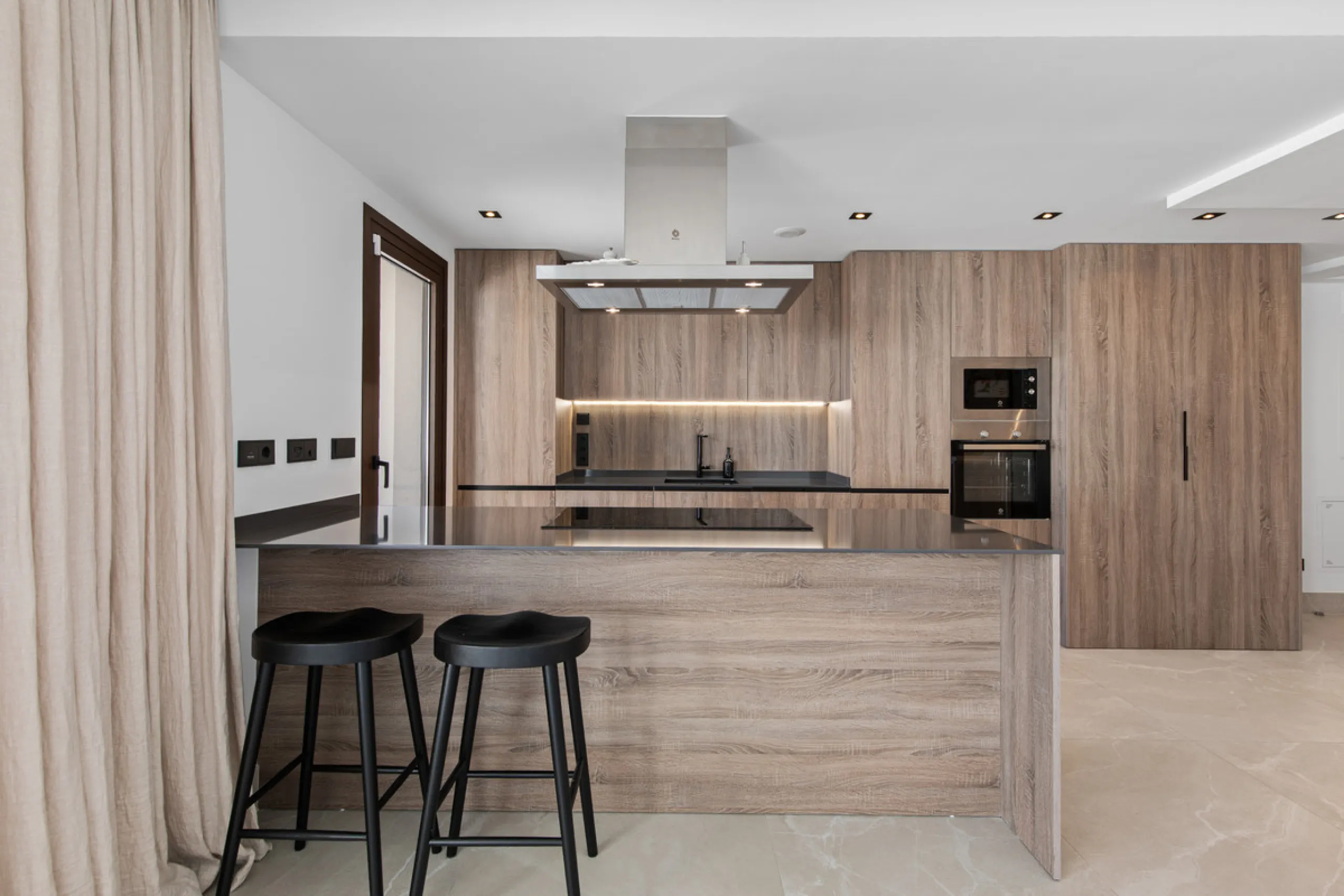 Apartment - Middle Floor Apartment в продаже в Istán, Málaga. В доме 3 спален и 2 ванных комнат. Площадь дома 203 м²