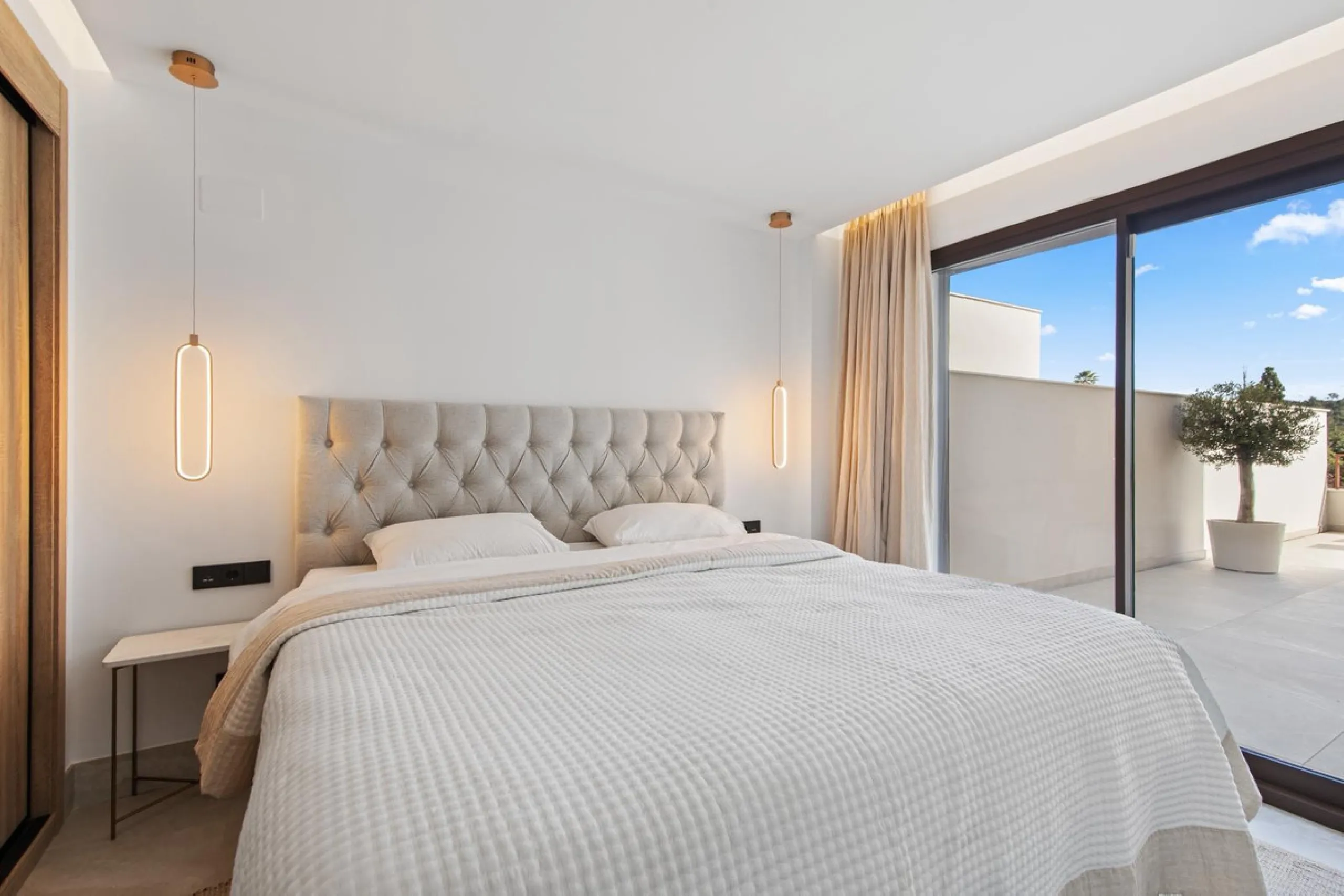 Apartment - Middle Floor Apartment в продаже в Istán, Málaga. В доме 3 спален и 2 ванных комнат. Площадь дома 203 м²