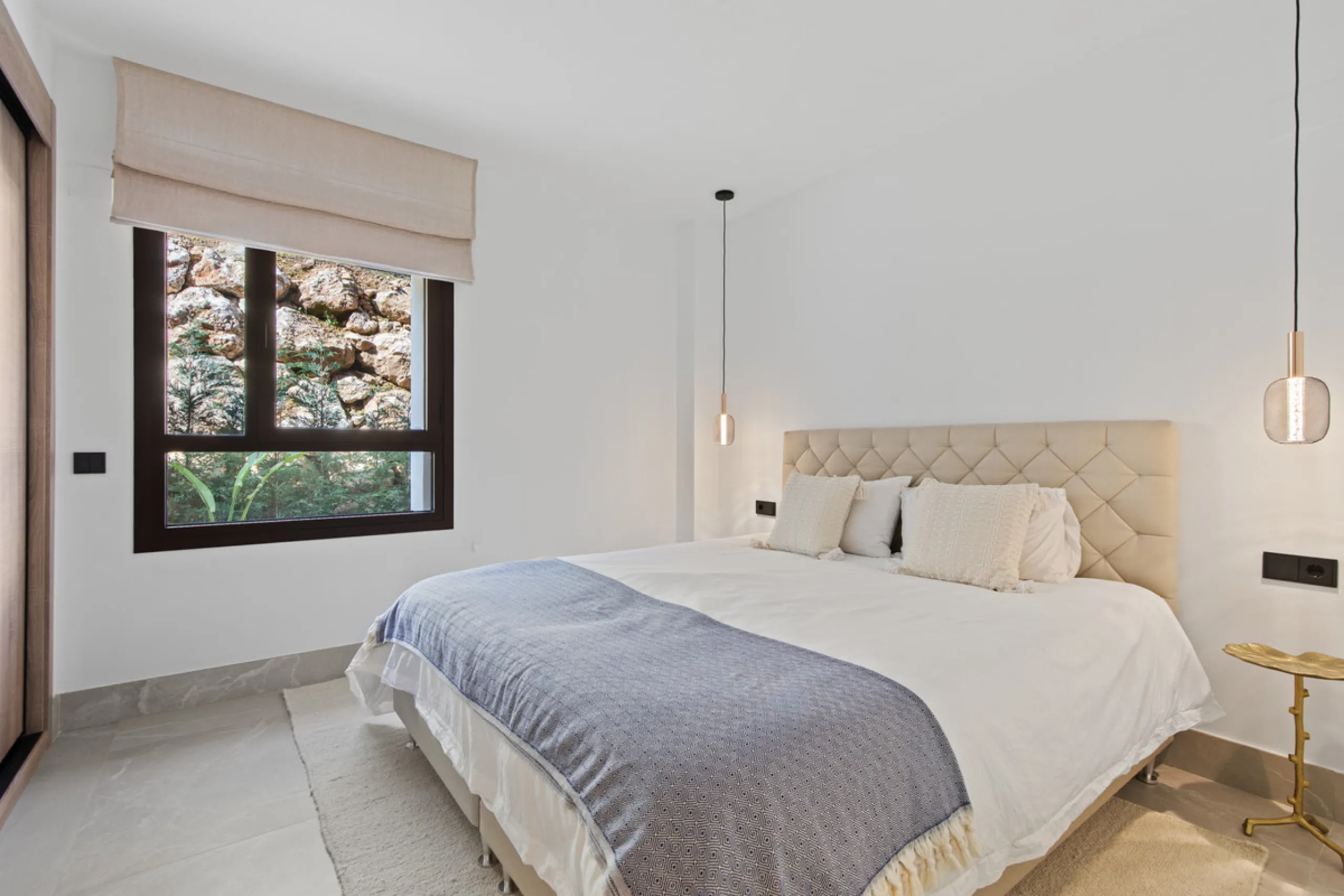 Apartment - Middle Floor Apartment в продаже в Istán, Málaga. В доме 3 спален и 2 ванных комнат. Площадь дома 203 м²