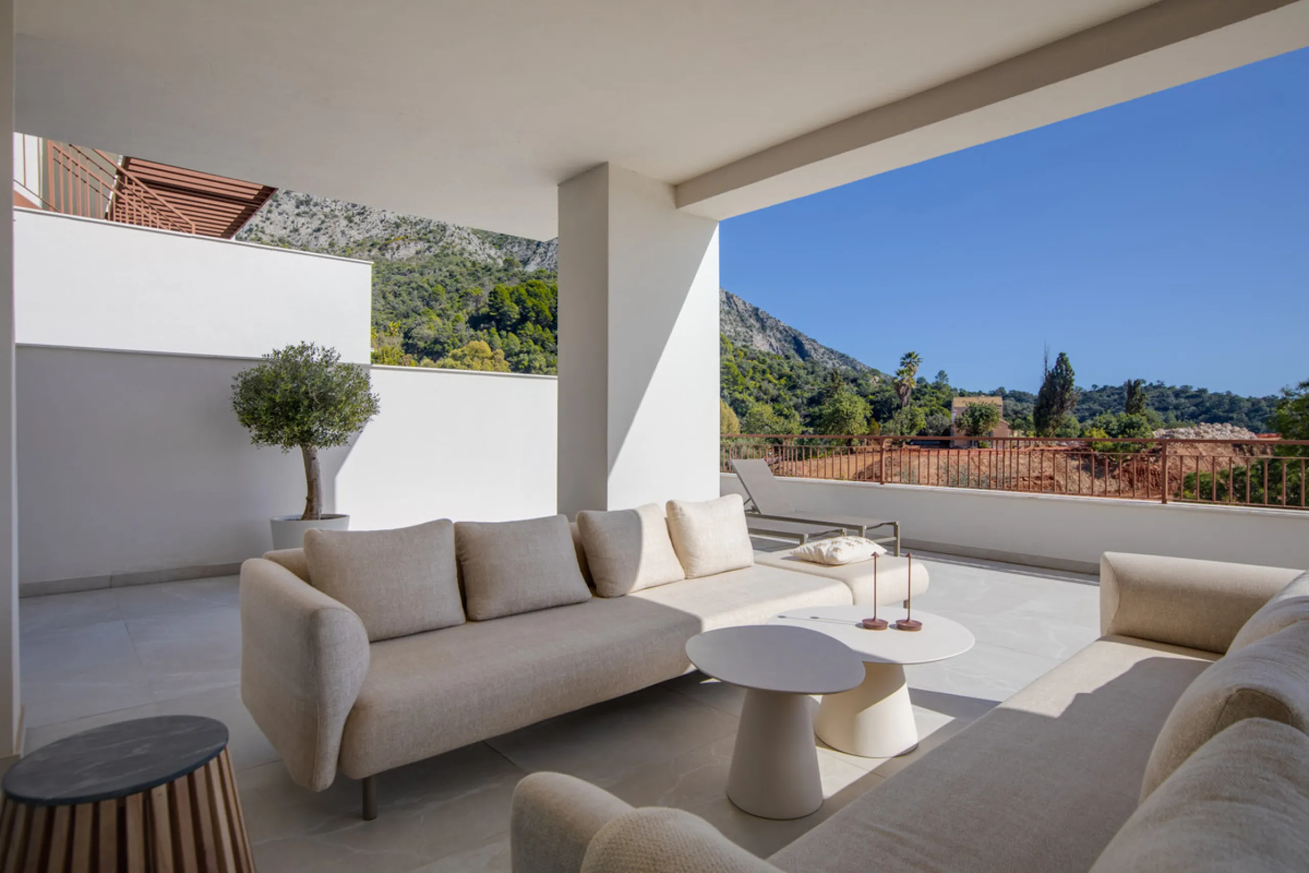 Apartment - Middle Floor Apartment в продаже в Istán, Málaga. В доме 3 спален и 2 ванных комнат. Площадь дома 203 м²
