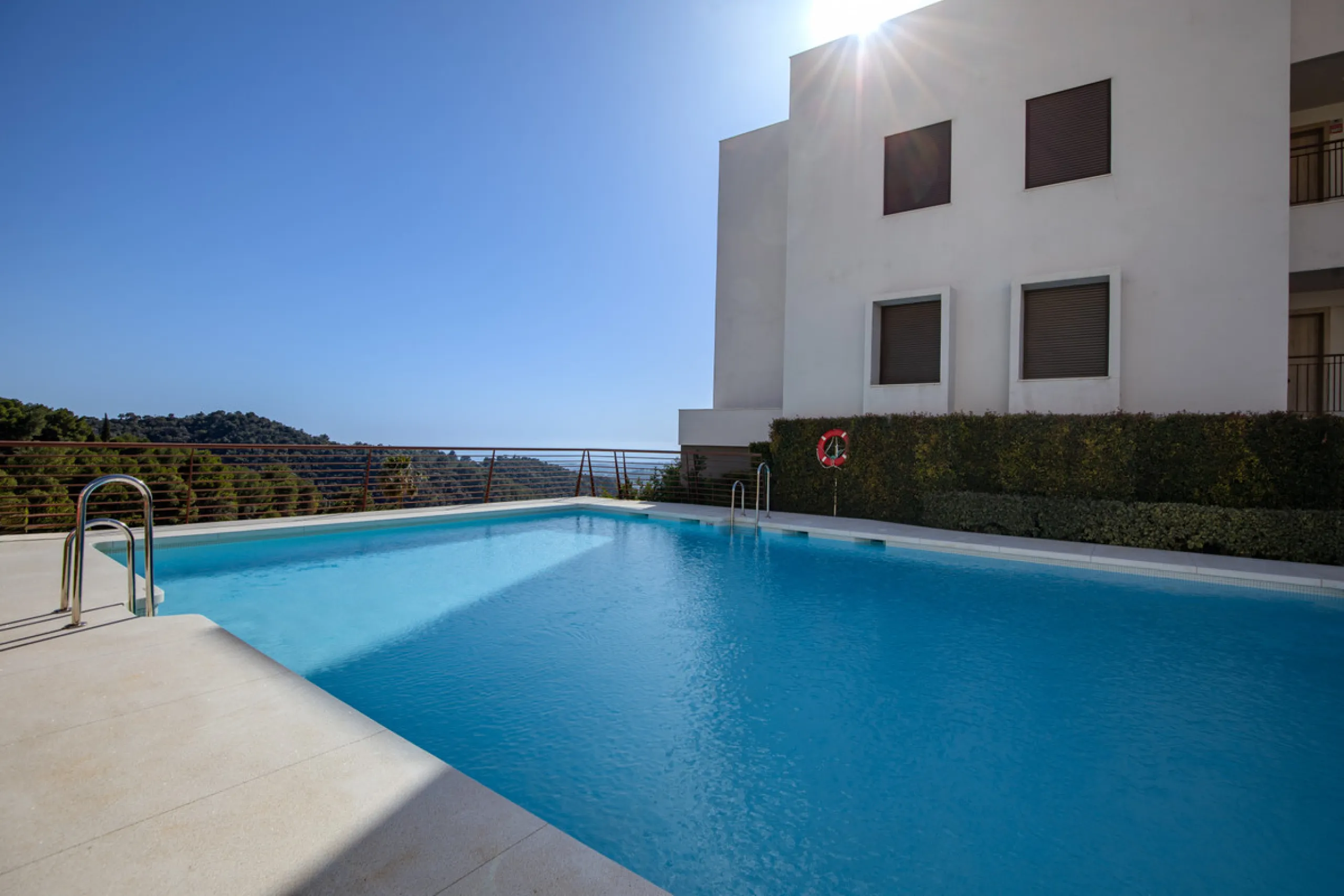 Apartment - Middle Floor Apartment в продаже в Istán, Málaga. В доме 3 спален и 2 ванных комнат. Площадь дома 203 м²