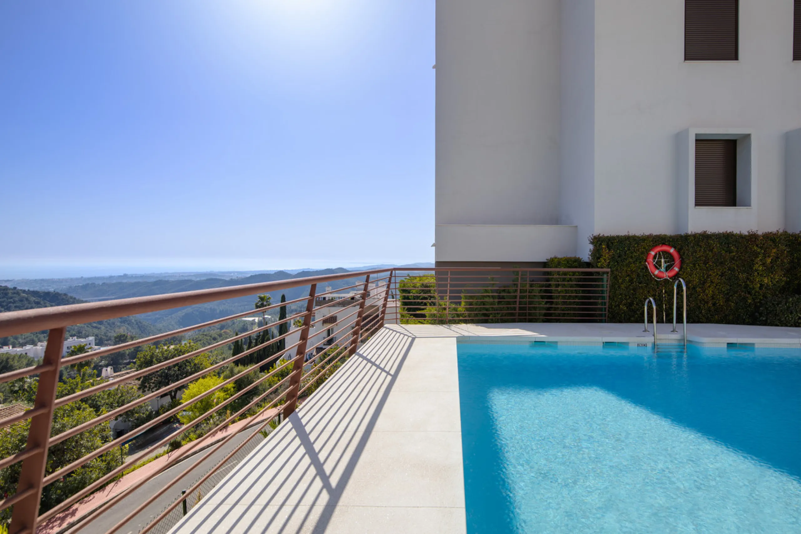 Apartment - Middle Floor Apartment в продаже в Istán, Málaga. В доме 3 спален и 2 ванных комнат. Площадь дома 203 м²