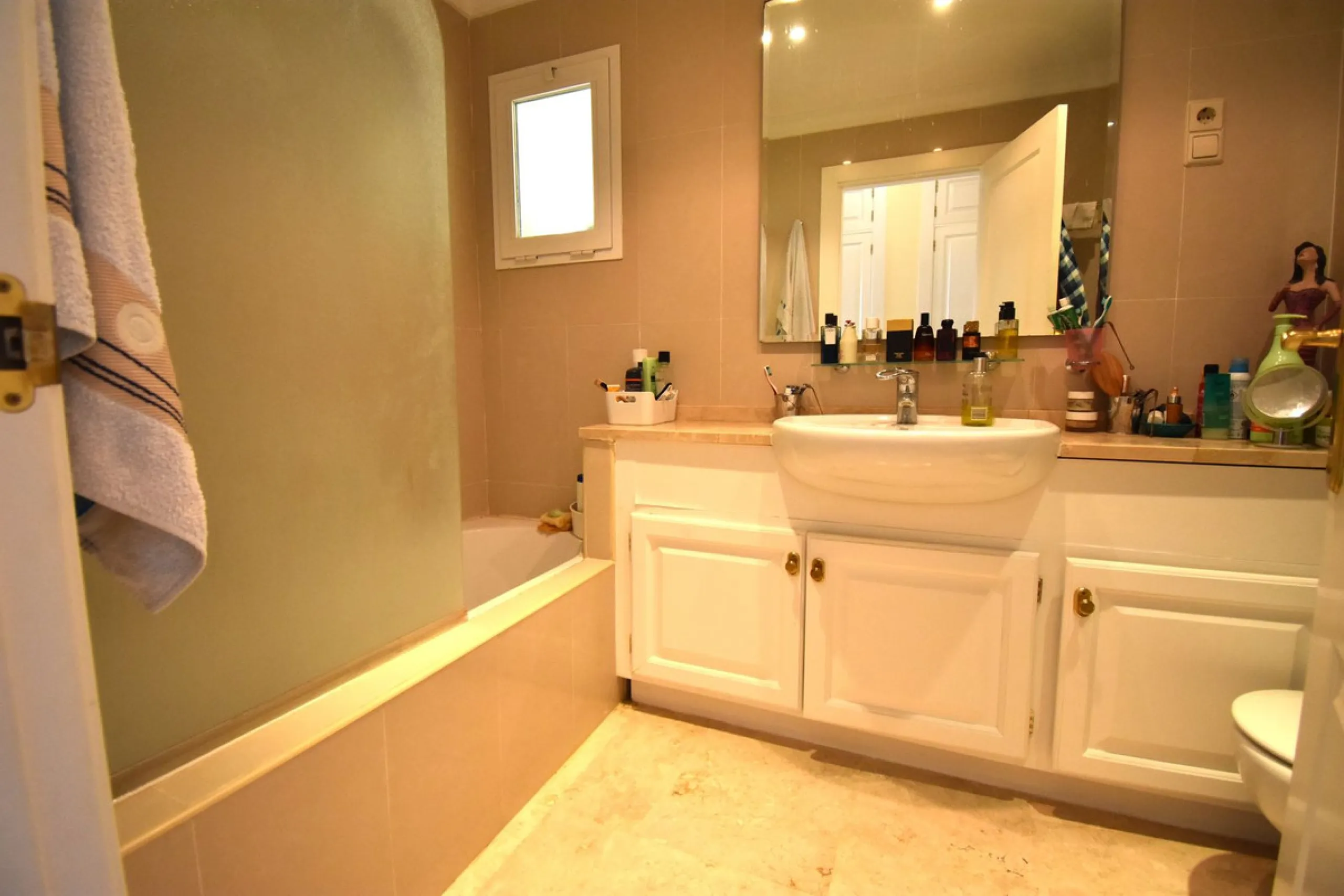 Welcome to your own piece of heaven in the popular La Cala Hills urbanisation.  New to the market located on an elevated ground floor unit in a luxury apartment block walking to local amenities and public transport and just 10 minutes by car you will arri