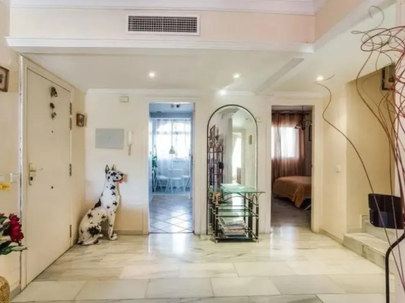 Duplex, Golden Mile, opposite the Guadalpin hotel.