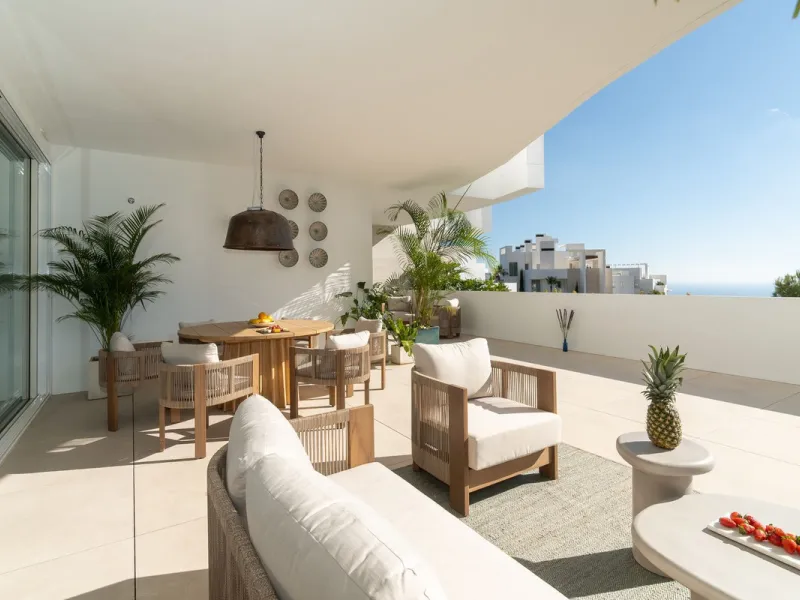 Designer 3-bedroom apartment with panoramic sea views located in the prestigious Palo Alto community, just a few minutes from Marbella.