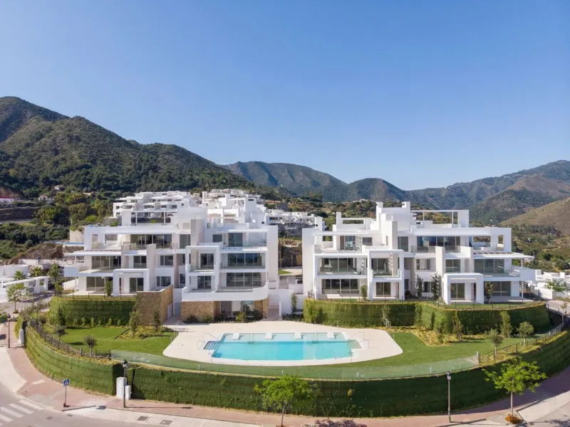 Designer 3-bedroom apartment with panoramic sea views located in the prestigious Palo Alto community, just a few minutes from Marbella.