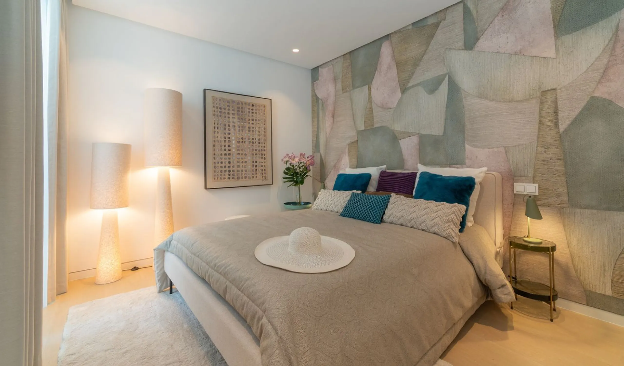 Designer 3-bedroom apartment with panoramic sea views located in the prestigious Palo Alto community, just a few minutes from Marbella.
