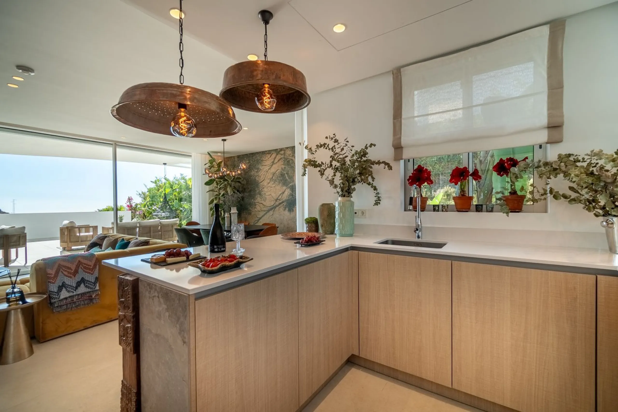 Designer 3-bedroom apartment with panoramic sea views located in the prestigious Palo Alto community, just a few minutes from Marbella.