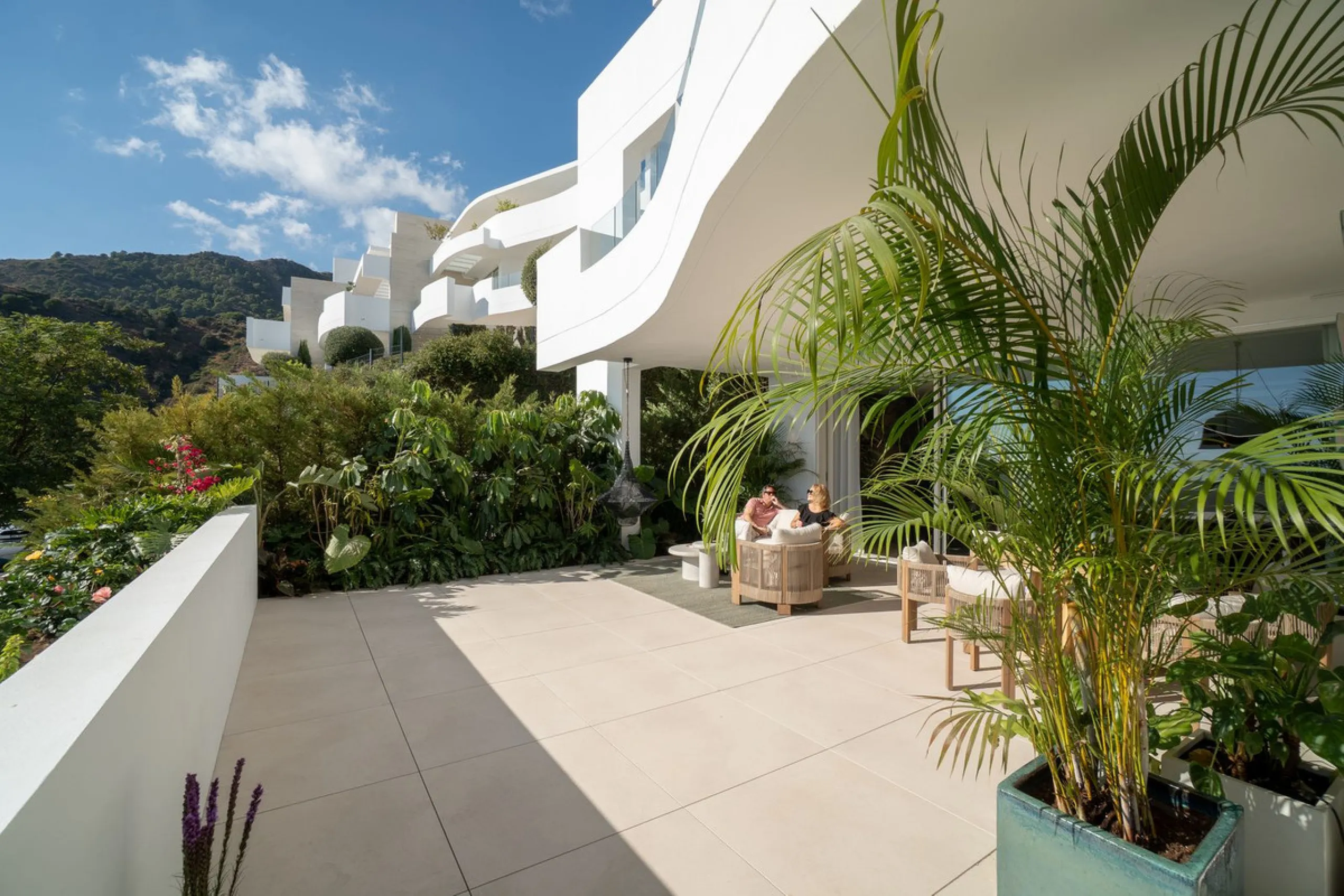 Designer 3-bedroom apartment with panoramic sea views located in the prestigious Palo Alto community, just a few minutes from Marbella.