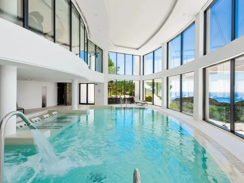 Designer 3-bedroom apartment with panoramic sea views located in the prestigious Palo Alto community, just a few minutes from Marbella.