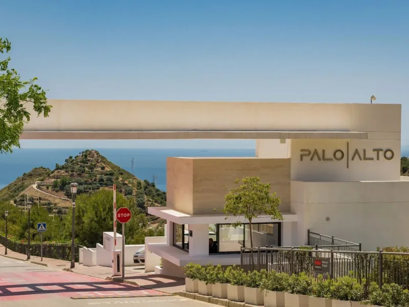 Designer 3-bedroom apartment with panoramic sea views located in the prestigious Palo Alto community, just a few minutes from Marbella.