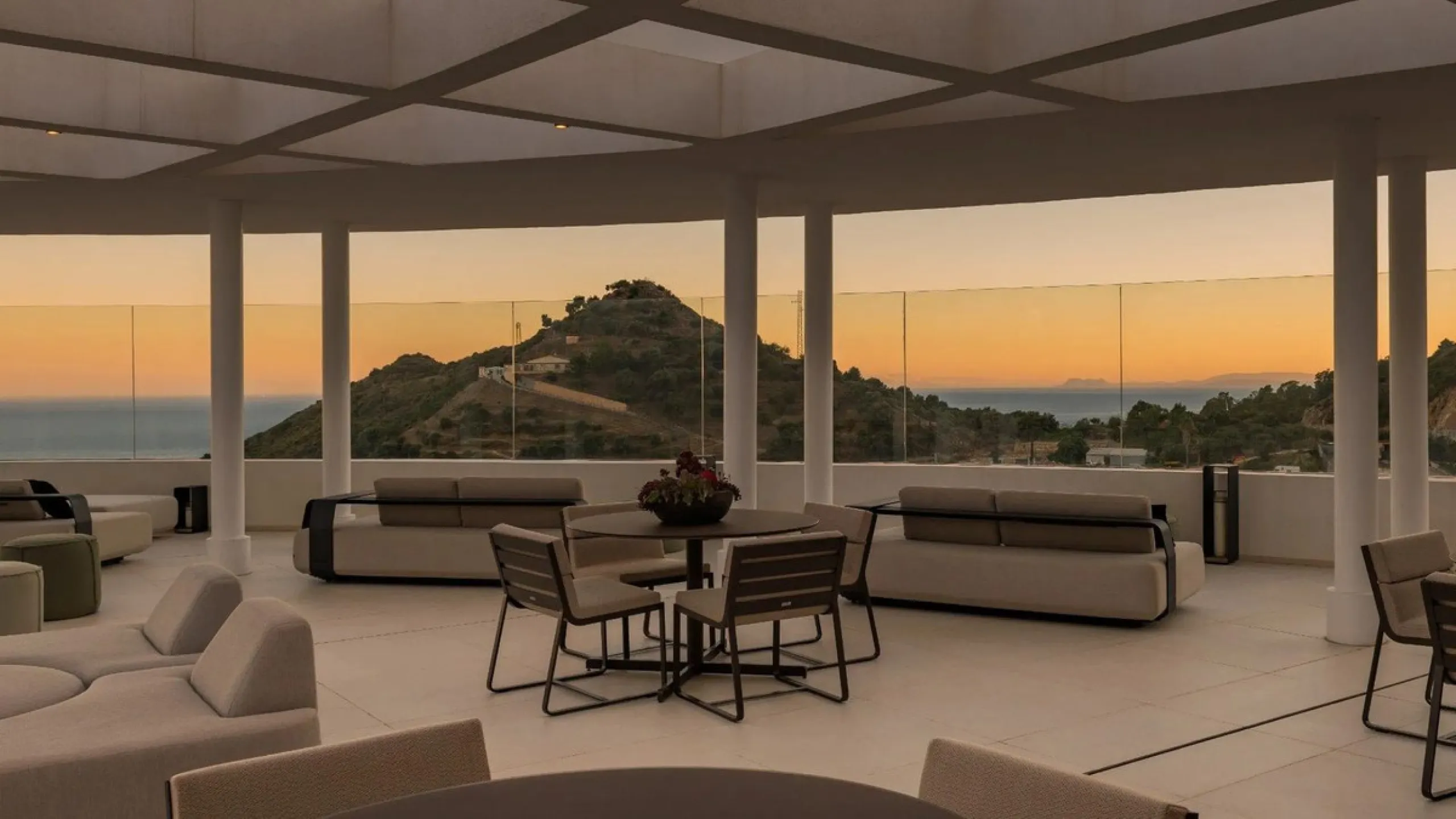 Designer 3-bedroom apartment with panoramic sea views located in the prestigious Palo Alto community, just a few minutes from Marbella.
