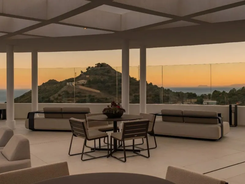 Designer 3-bedroom apartment with panoramic sea views located in the prestigious Palo Alto community, just a few minutes from Marbella.