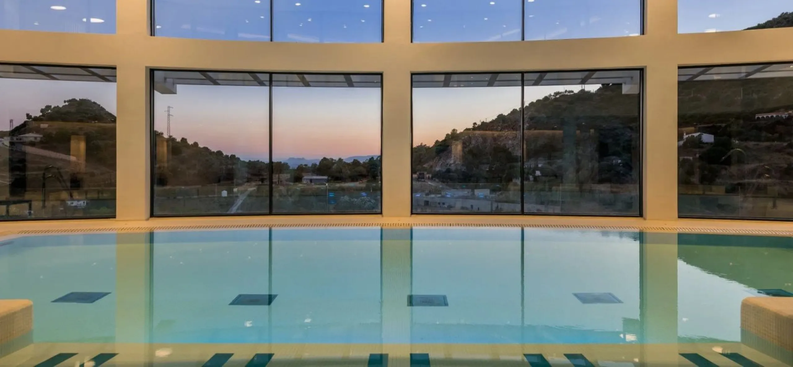 Designer 3-bedroom apartment with panoramic sea views located in the prestigious Palo Alto community, just a few minutes from Marbella.