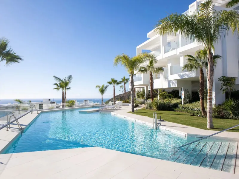 Designer 3-bedroom apartment with panoramic sea views located in the prestigious Palo Alto community, just a few minutes from Marbella.