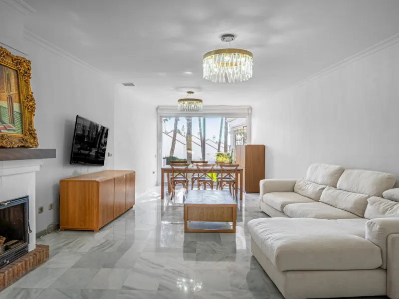 House - Detached Villa в продаже в Marbella, Málaga. В доме 3 спален и 3 ванных комнат. Площадь дома 213 м²