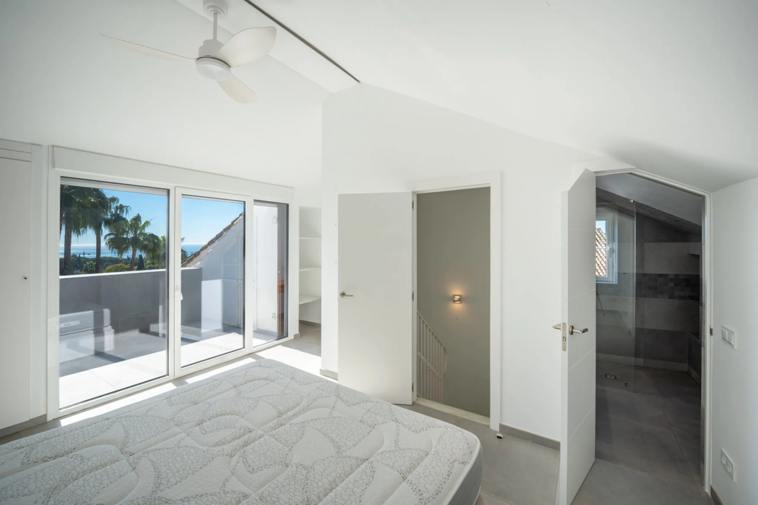 This beautiful property is a 3 bedroom 3 bathroom luxury townhouse in Nagüeles on the Golden Mile. The home is set over 4 levels and offers open plan living and dining, a private garden, multiple private terraces and private parking. Large south facing wi