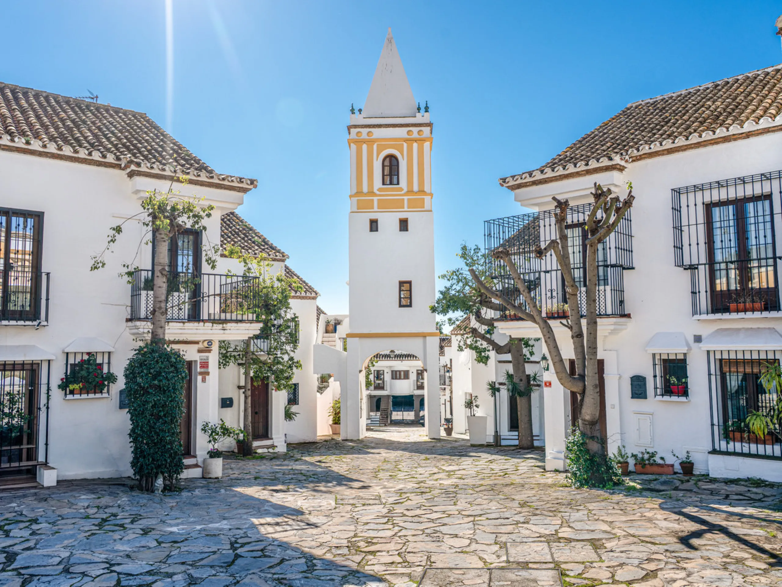 This beautiful property is a 3 bedroom 3 bathroom luxury townhouse in Nagüeles on the Golden Mile. The home is set over 4 levels and offers open plan living and dining, a private garden, multiple private terraces and private parking. Large south facing wi