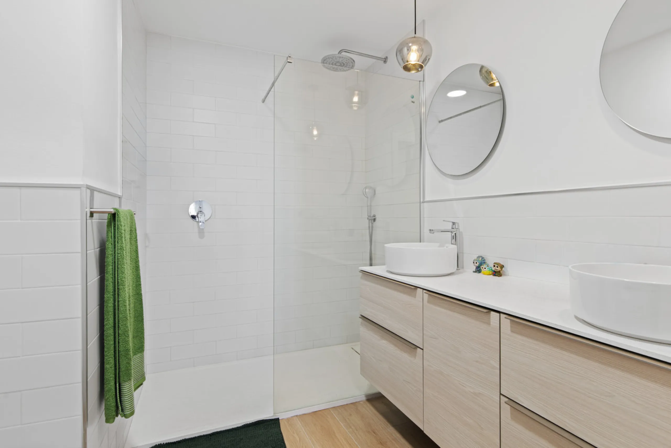 We are pleased to present this fabulous semi-detached townhouse, full of character and ideally located in Guadalmina Alta, within walking distance of the well-known Real Club de Golf Guadalmina and close to shops, restaurants, and everyday amenities. It o