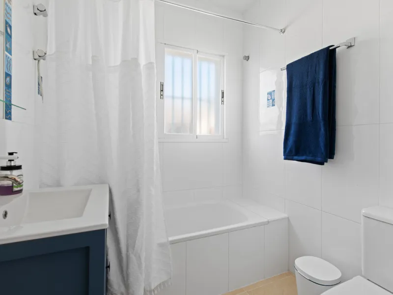 We are pleased to present this fabulous semi-detached townhouse, full of character and ideally located in Guadalmina Alta, within walking distance of the well-known Real Club de Golf Guadalmina and close to shops, restaurants, and everyday amenities. It o