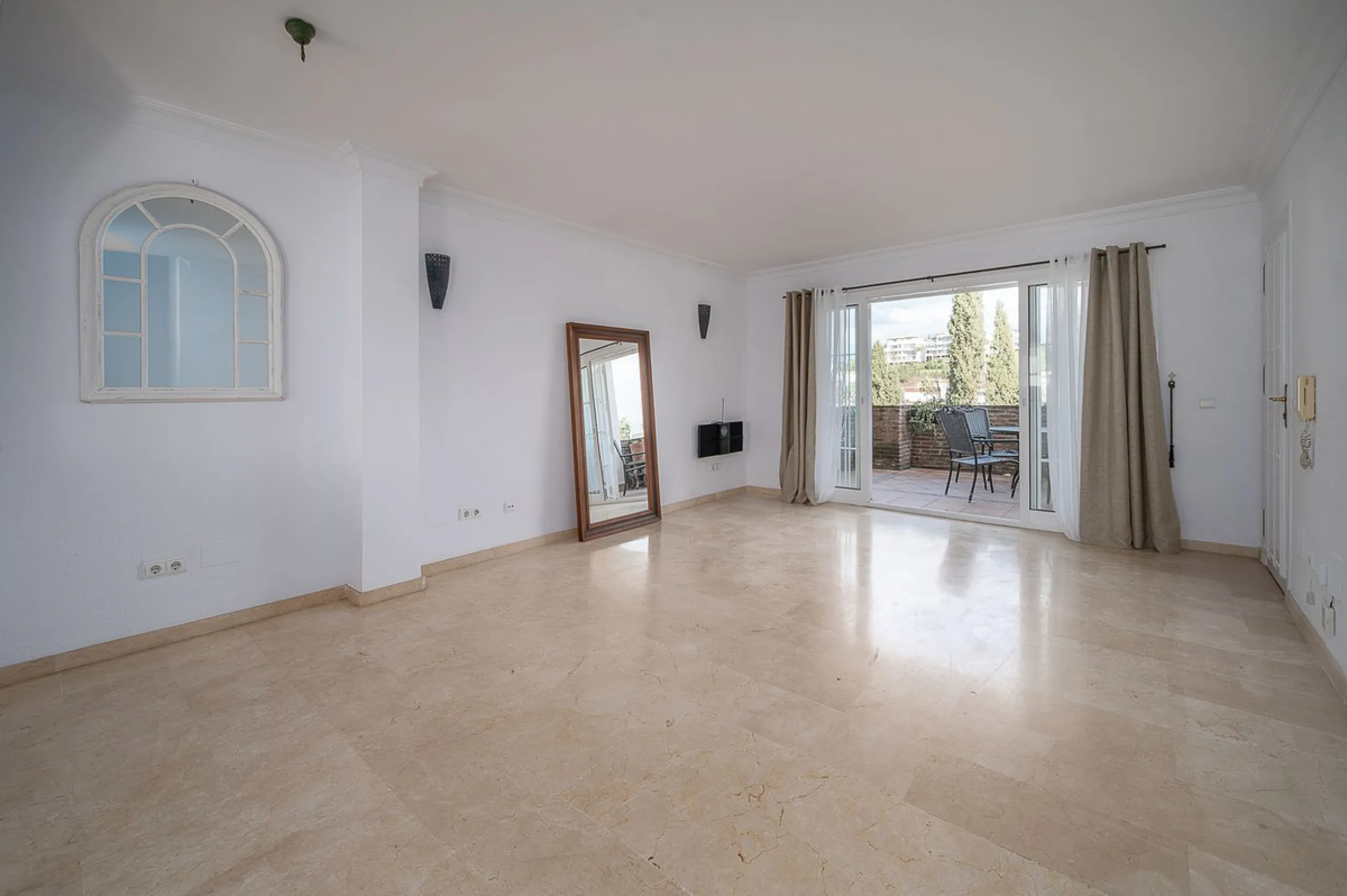 House - Townhouse в продаже в Mijas, Málaga. В доме 3 спален и 2 ванных комнат. Площадь дома 188 м²