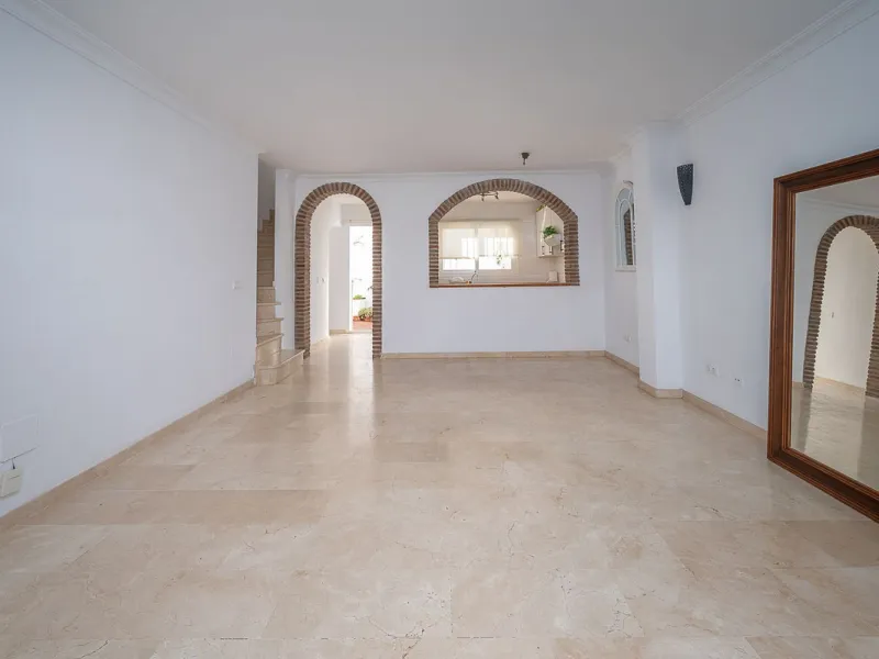 House - Townhouse в продаже в Mijas, Málaga. В доме 3 спален и 2 ванных комнат. Площадь дома 188 м²
