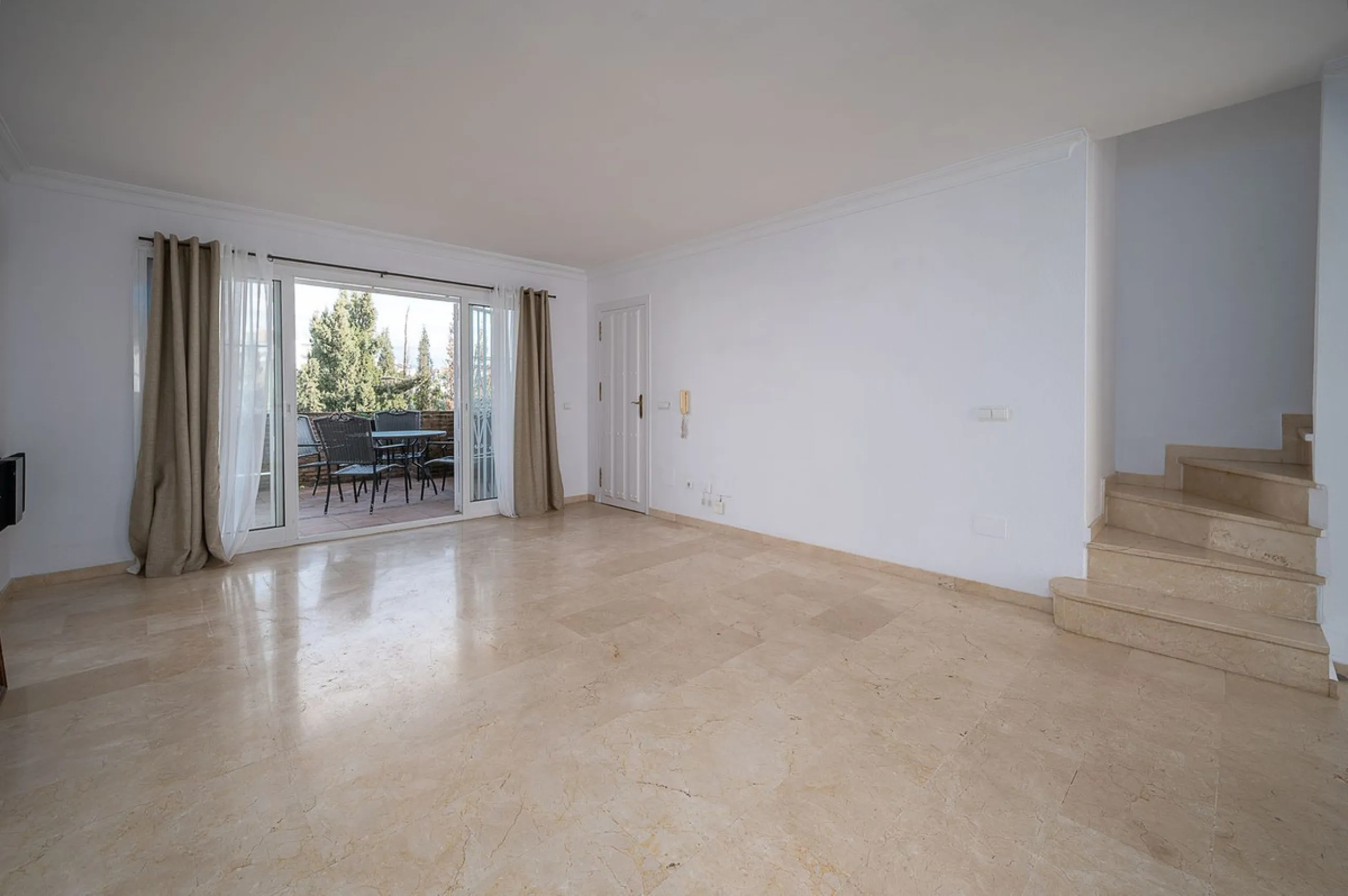House - Townhouse в продаже в Mijas, Málaga. В доме 3 спален и 2 ванных комнат. Площадь дома 188 м²