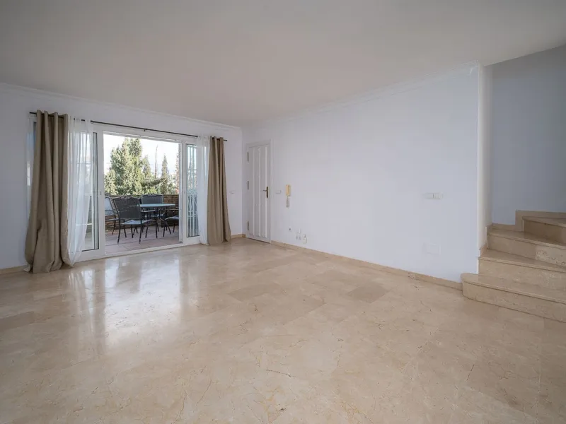 House - Townhouse в продаже в Mijas, Málaga. В доме 3 спален и 2 ванных комнат. Площадь дома 188 м²