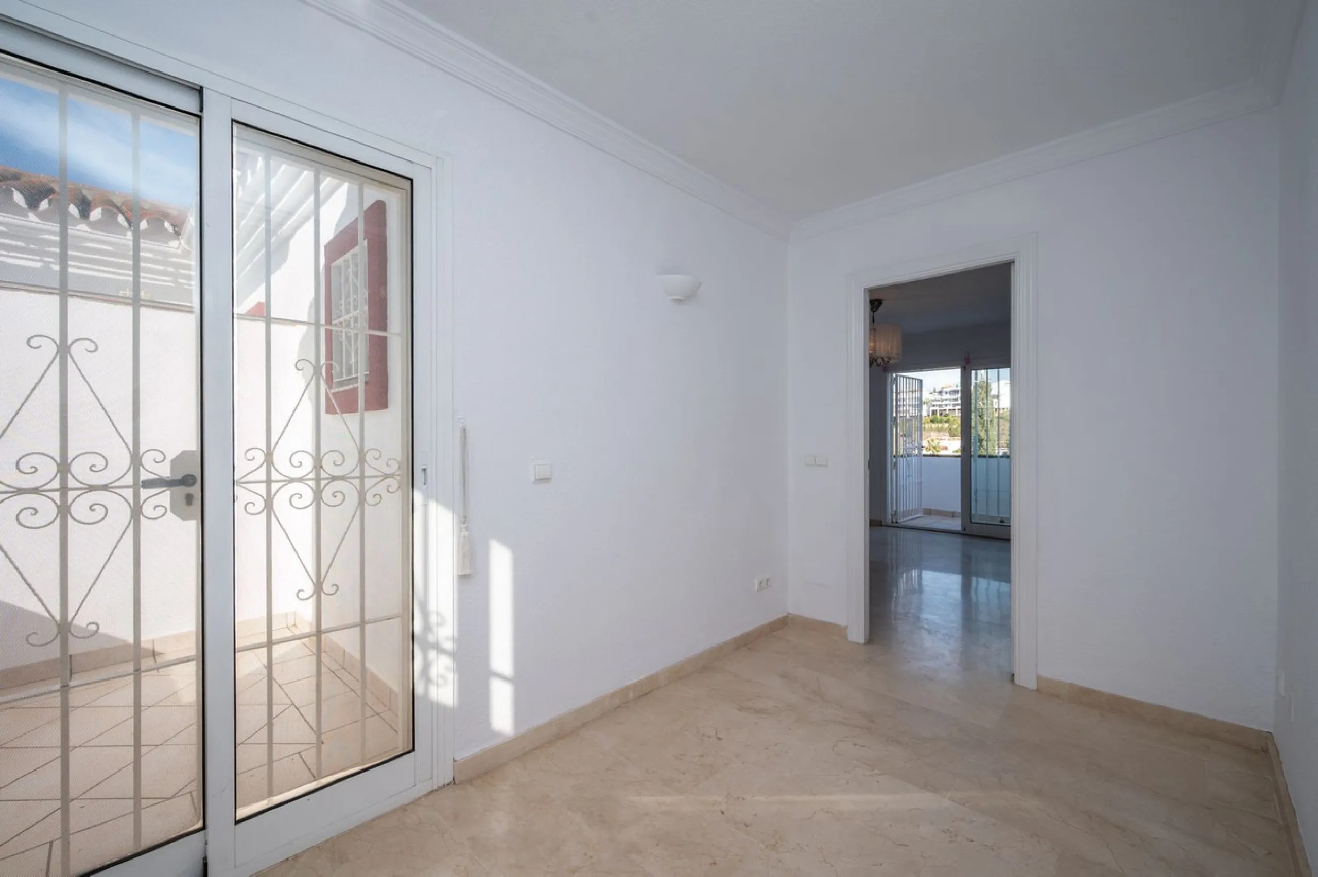 House - Townhouse в продаже в Mijas, Málaga. В доме 3 спален и 2 ванных комнат. Площадь дома 188 м²