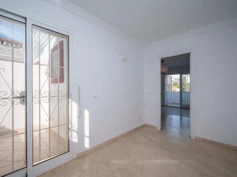 House - Townhouse в продаже в Mijas, Málaga. В доме 3 спален и 2 ванных комнат. Площадь дома 188 м²