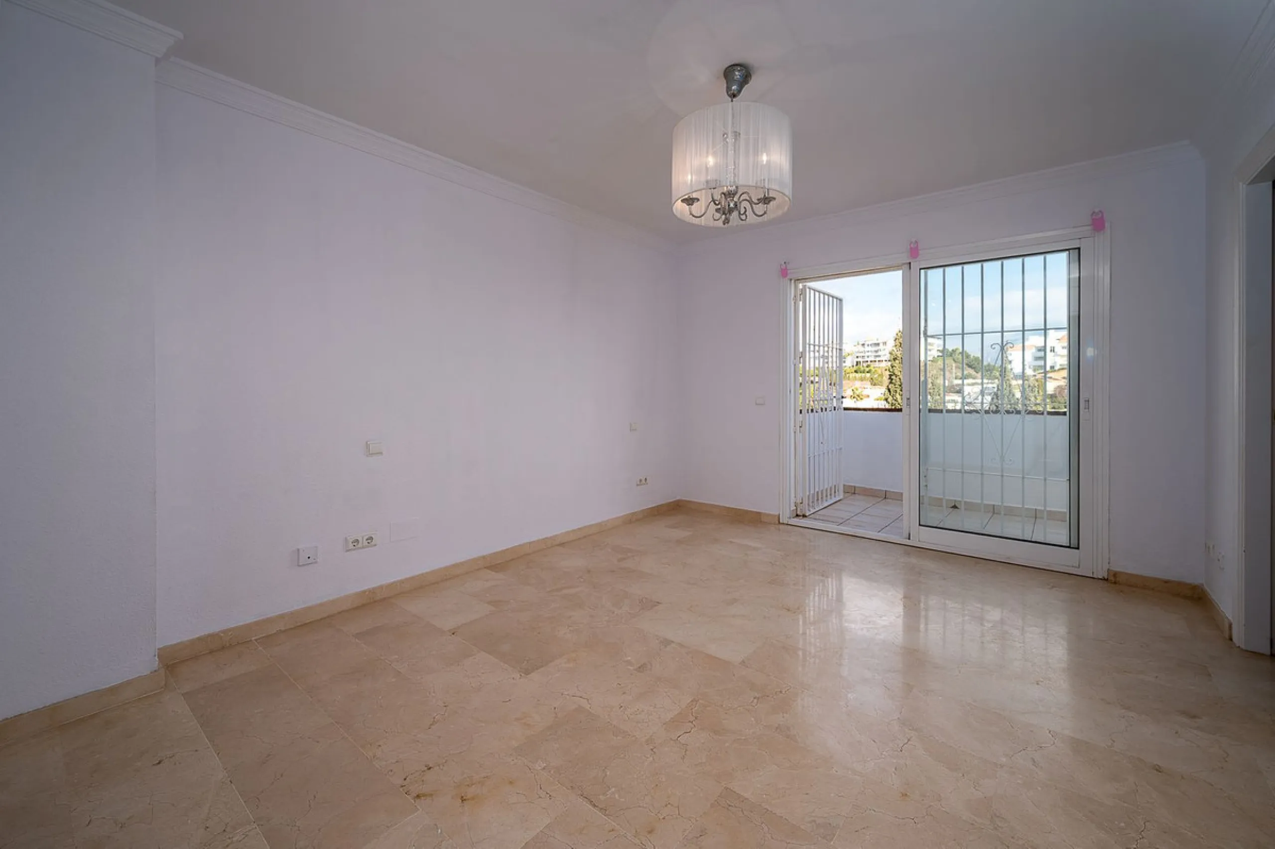 House - Townhouse в продаже в Mijas, Málaga. В доме 3 спален и 2 ванных комнат. Площадь дома 188 м²