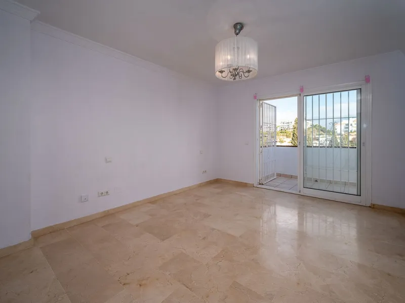 House - Townhouse в продаже в Mijas, Málaga. В доме 3 спален и 2 ванных комнат. Площадь дома 188 м²