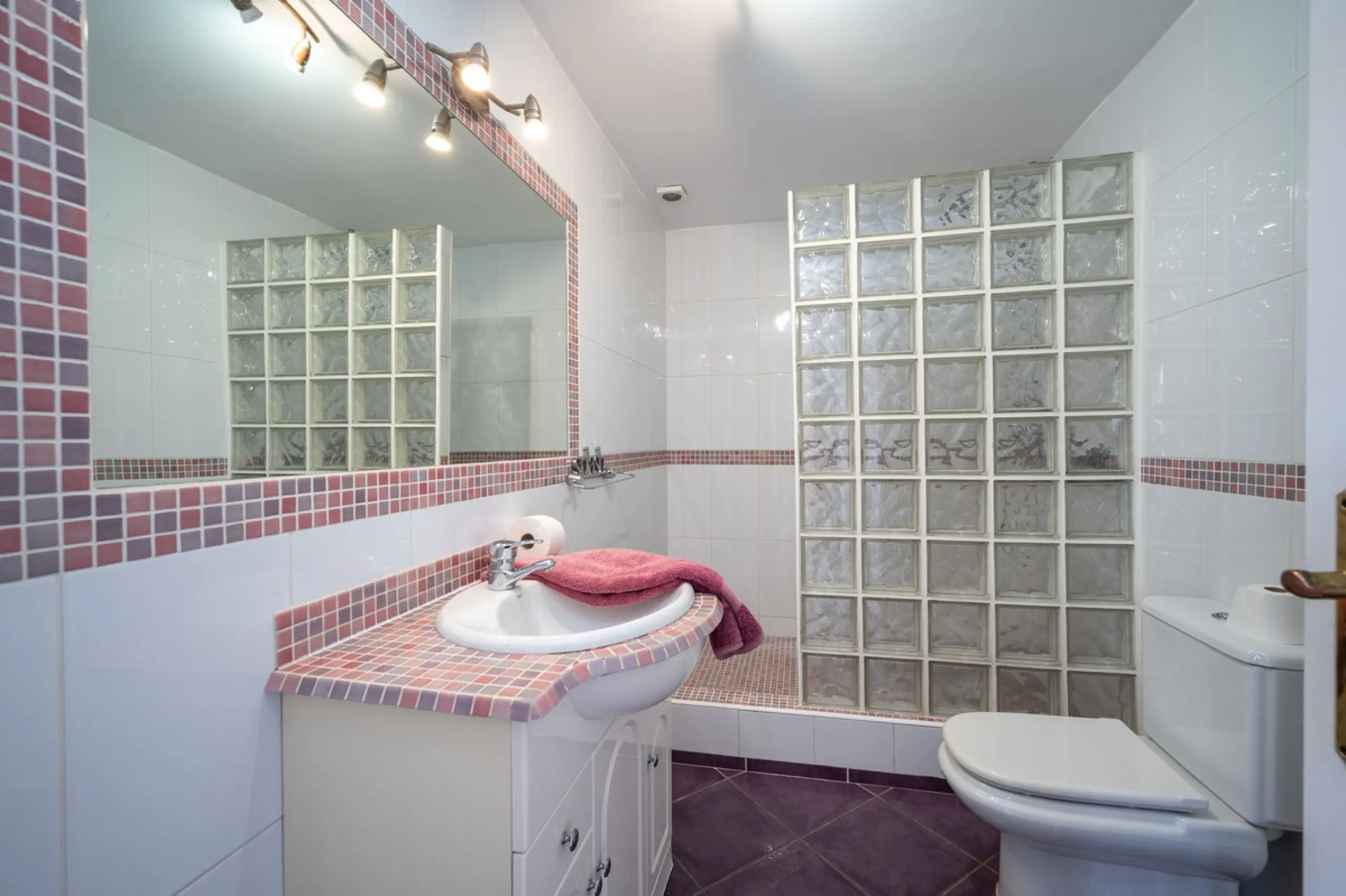 House - Townhouse в продаже в Mijas, Málaga. В доме 3 спален и 2 ванных комнат. Площадь дома 188 м²